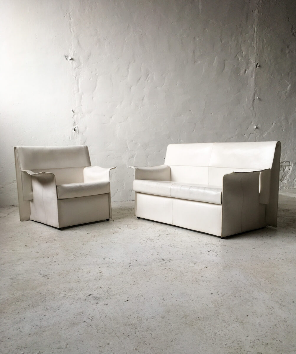 Sofa i fotel "origami" z siodłowej skóry lata 80