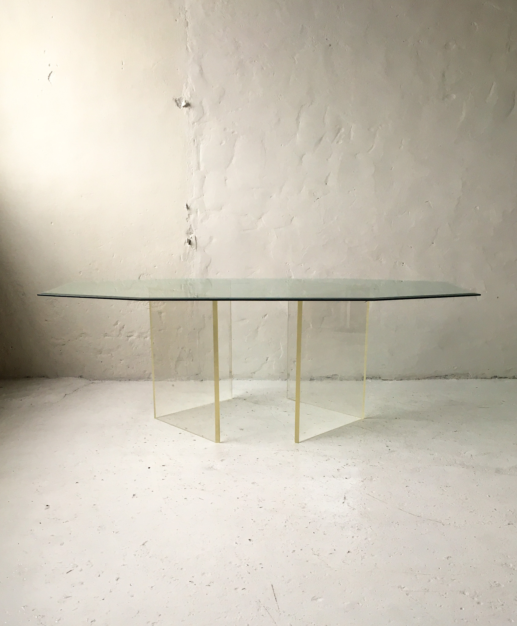 Stół kryształowy z akrylową podstawą lata 80 90